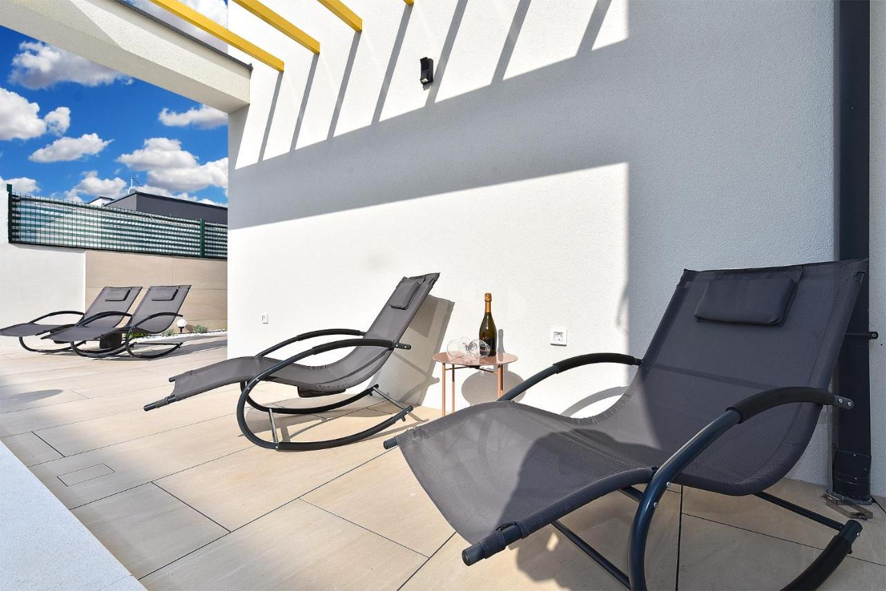 Villa Jlo1 Mit Beheizbarem Pool à Peroj Extérieur photo